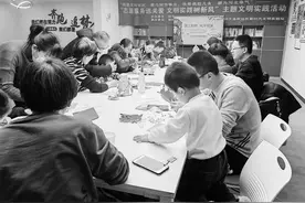 感受京剧魅力 弘扬传统文化  师大科大高校社区开展制作脸谱装饰画活动图片