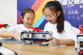 轨道交通首个跨学科教育项目启动，地铁车辆段里上“交通研学课”图片