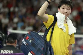 巴黎奥运会丨羽毛球——女单小组赛：何冰娇胜英国选手图片