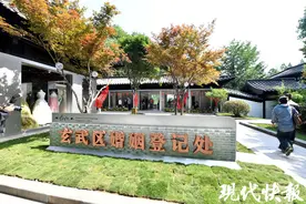 南京“顶流”玄武湖甜蜜值UP，已有50多对新人来领证图片