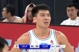 新外援亮相训练场！山东男篮客场96-106不敌上海男篮图片