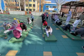 东营市利津县第三实验幼儿园开展冬季趣味跑酷活动图片