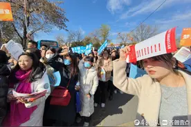 直击山东2025艺考｜首场素描考试结束，美术生下午将迎战速写图片