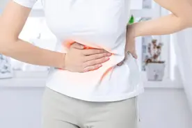 女生小腹一侧突然疼痛，千万别忽视！出现这3种情况请立马就医！图片