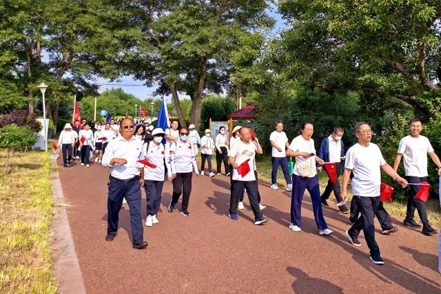 乌兰察布接棒“穿越内蒙古”全民健身徒步接力赛