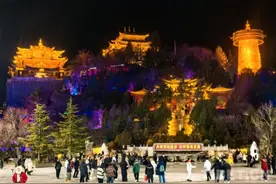 香格里拉独克宗古城：古老与现代建筑的和谐交响图片