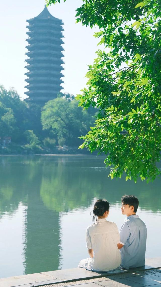 盛夏荷花，别有一番景致在北大