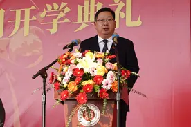 （杏坛春之声 寄语新学期）|烟台青华中学校董于范易：怀揣梦想，勇于探索，不负青春和时代图片