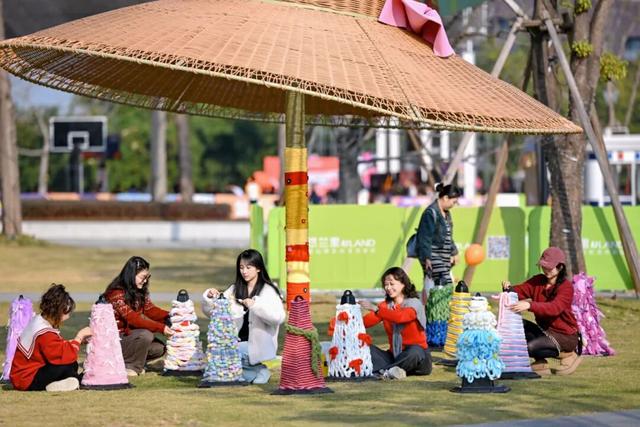 “烟花”、市集、音乐会…松山湖悠兰里周年庆点燃这个冬日！