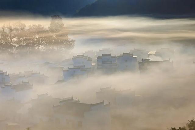 追逐秋色三千里：从北疆到徽州