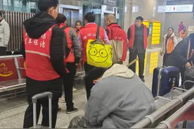 春运路上回家人，他们的行囊装满爱与思念图片