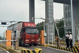 全省首单！“商业保函+前置验证+分送集报”业务在济南落地图片