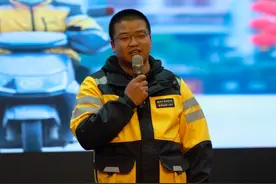 讲述平凡岗位上的奋斗故事，外卖小哥登上大学讲台图片