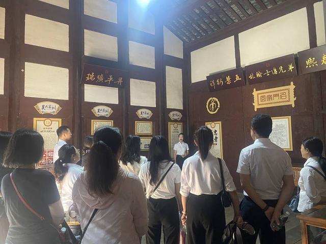 湖北十堰姑娘扎根四川平昌 变身为白衣古镇的“文化代言人”