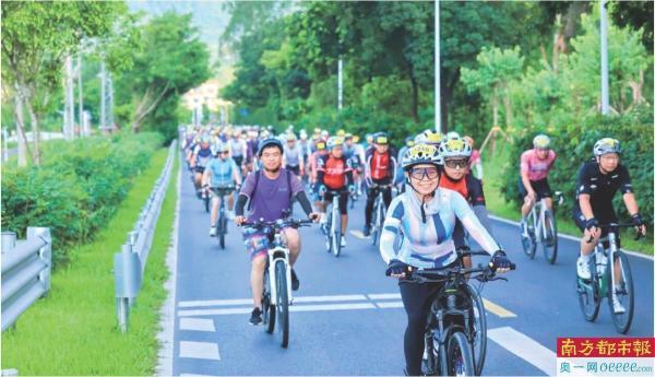 客家古村“千亩茶田万株樱花”出圈 运动小镇百场专业赛事人来人往