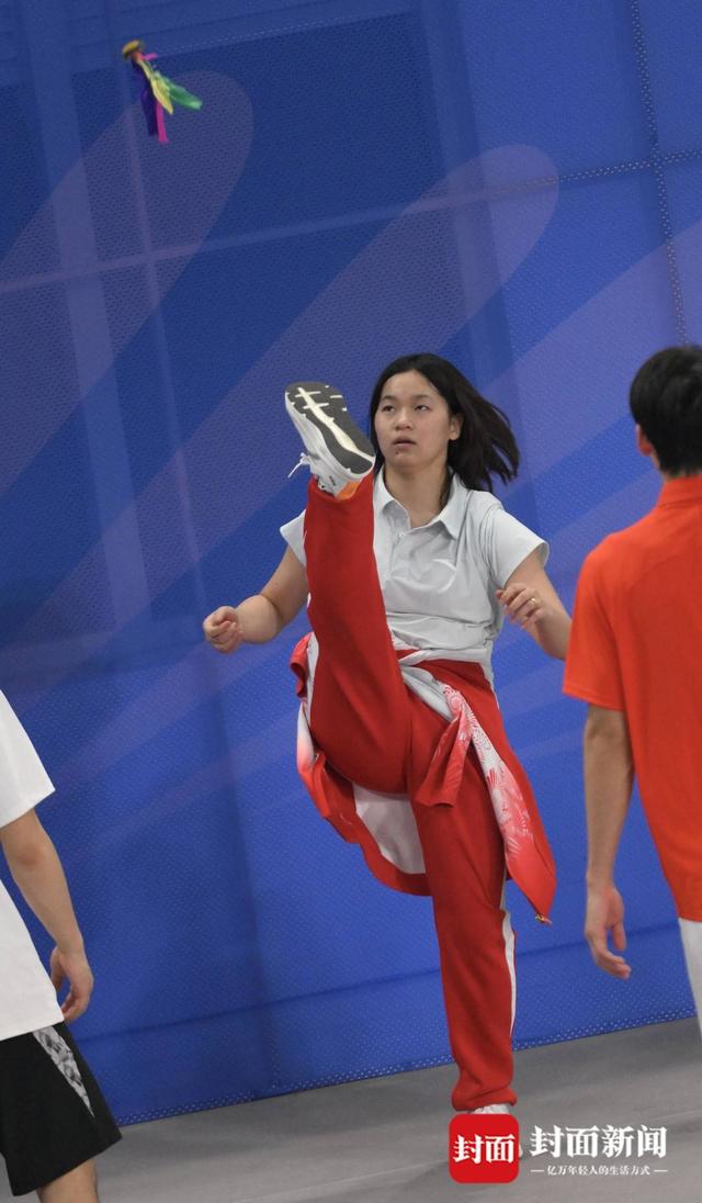 十五运跳水项目收官 “全妹”变身毽球“菜鸟”