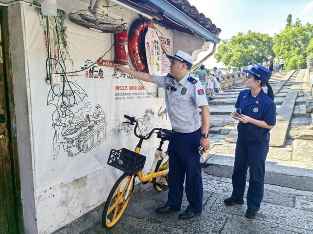 市级主流媒体直击“九小场所”守护古城“大安全”