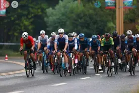 全速追击！2024年“环雅安自行车赛”经开赛段开赛图片