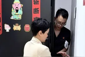 内开门改成外开门，邻居起争执，这种“狭路相逢”的局咋破？图片