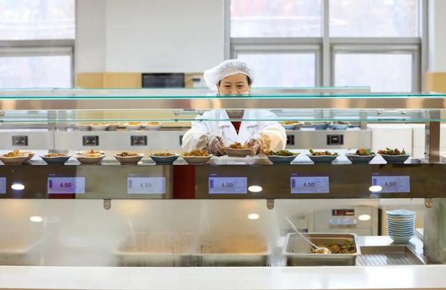 告别校外供餐!北京所有中小学明年底将实现校内食堂供餐