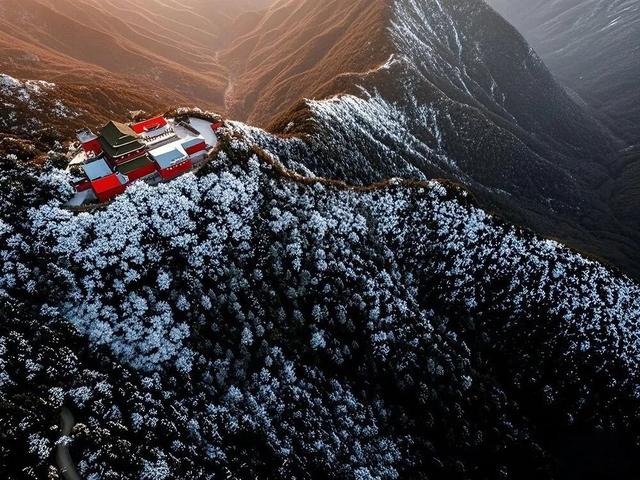 绝！莽山上的悬崖日出——随手一拍，尽是大片