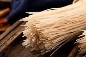辛吉飞称“红薯粉条”还是“木薯粉条”待官方调查 厂家：不认可王海团队的检测报告图片