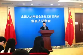 利用未成年人身份多次违反治安管理屡教不改？治安管理处罚法修订草案将三审，拟适当调整不执行拘留规定图片