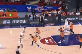 本想硬碰硬，奈何牌不行！进攻低迷，高速男篮83：102负上海图片