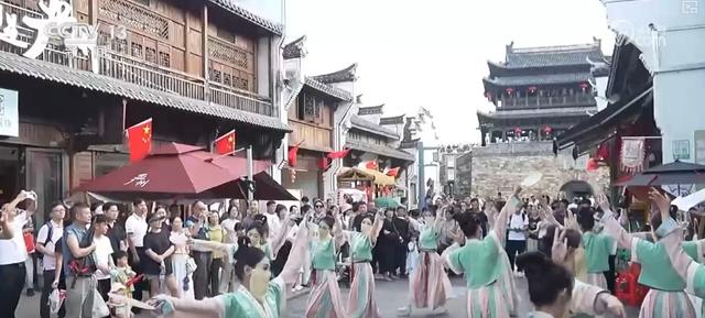 “文旅+非遗+科技+电影+生态”吸引游客纷至沓来 特色资源激活火热消费新场景