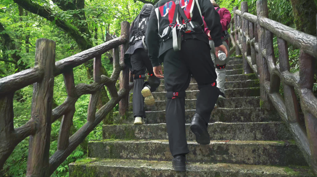 爬瓦屋山四驱、躺平是基础，现在有了黑科技【外骨骼】就不基础！