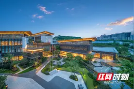 86岁奶奶打乒乓球，97岁长者玩魔方，泰康“享老”有何不同？图片