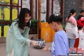 游乐场奇遇记：记者变身NPC 捕捉“六一”童趣时光图片