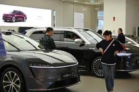 重报观察 | 20万元以上中高端车型占比达24% 重庆新能源汽车品牌打了一场“翻身仗”图片
