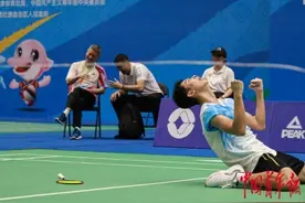 学青会羽毛球决出5枚金牌图片
