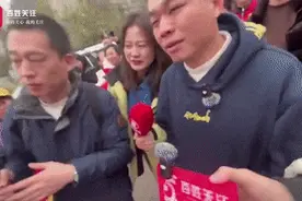 被出租车乘客错认，意外找到双胞胎兄弟，贵阳小伙被抱养30年后终与亲生父母重逢图片