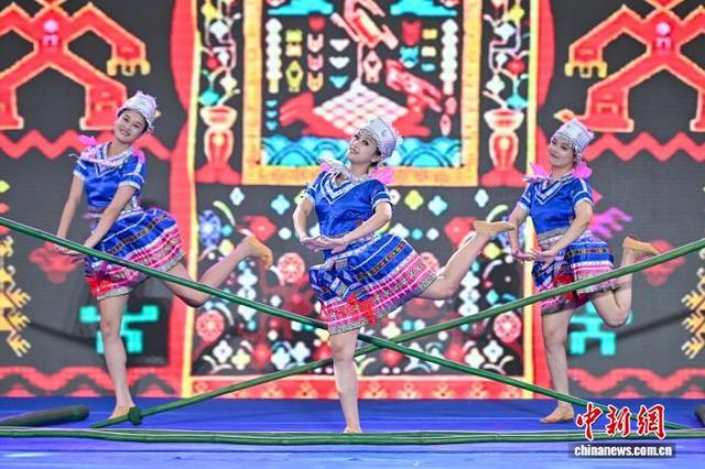 2025年海南国际旅游岛欢乐节竹竿舞大赛开赛