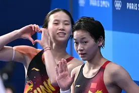 全红婵陈芋汐再度包揽金银，荣耀的背后是汗水与坚持图片