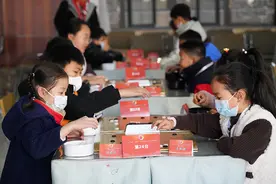 云南662名小棋手“棋”聚昆明官渡图片