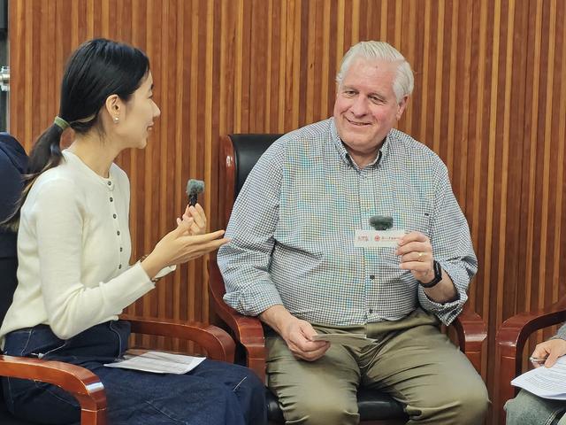 顶科协奖得主埃默尔：不追热点，只盯着“没弄明白的小问题”
