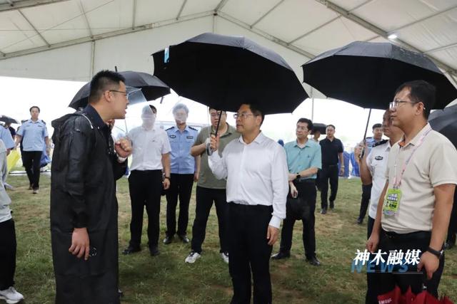 杨成林到尔林兔大草原督导检查音乐季安全保障工作