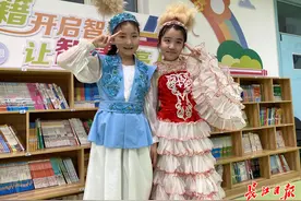 新疆博乐4433名中小学生参加第39届楚才写作大会图片