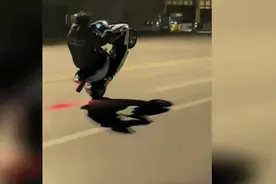 精神小伙炸街？你成功引起了交警的注意！图片