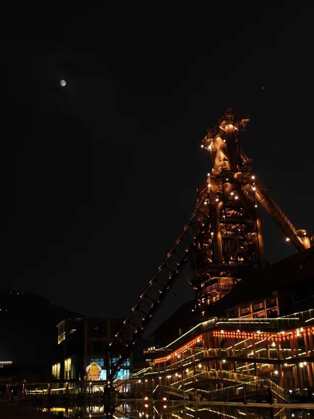赛博朋克感拉满！杭州这一公园再出圈，成夜晚“出片”圣地