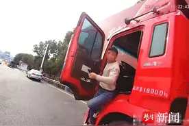 “我迁户口时身份证号搞错了”，没驾照无保险，大货车司机被查时的“解释”太苍白图片