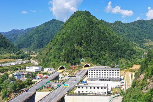 中国隧道建设持续突破 中交二公局以技术创新打造超级工程 擦亮“中国隧”品牌