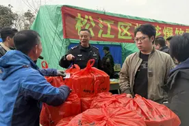 上海2025年春节烟花爆竹今天开售，多区扩大外环外禁燃范围，警方加强管控图片