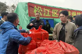 上海2025年春节烟花爆竹今天开售，多区扩大外环外禁燃范围，警方加强管控图片