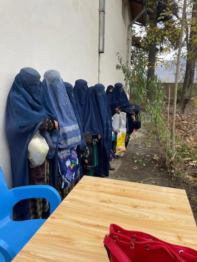 活着：一个阿富汗女人的逃亡