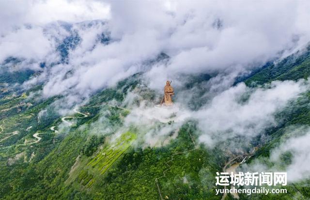雨洗河东千峰翠　云裁运城万缕纱