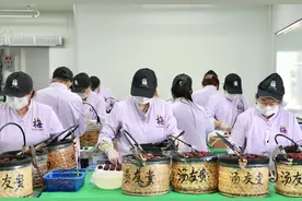 单颗最大60克，今年首单兰溪杨梅出口新加坡图片